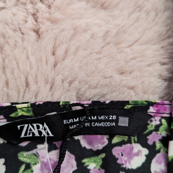 NWOT Purple Floral Front Cross Top Size M - Picture 4 of 4